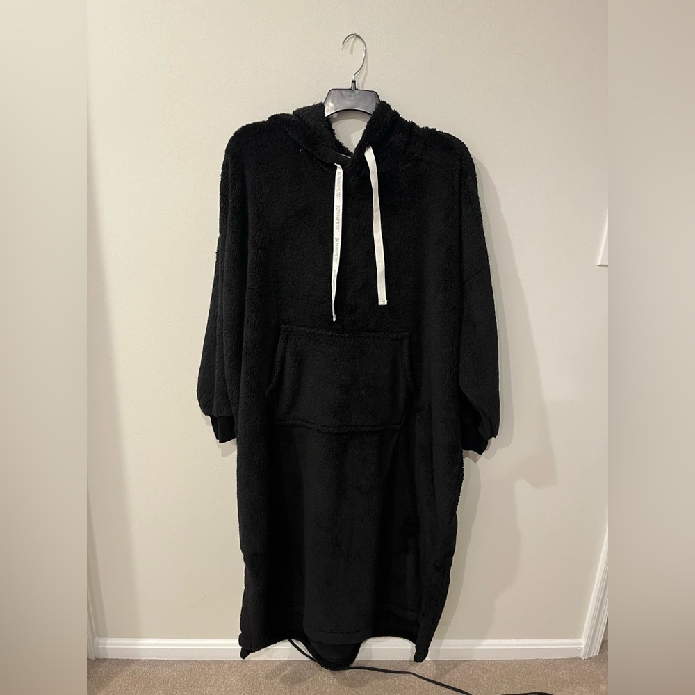 NWOT Joyspun Cozy Black Plush Lounge Dress with Hoodie and Front Pocket 3X